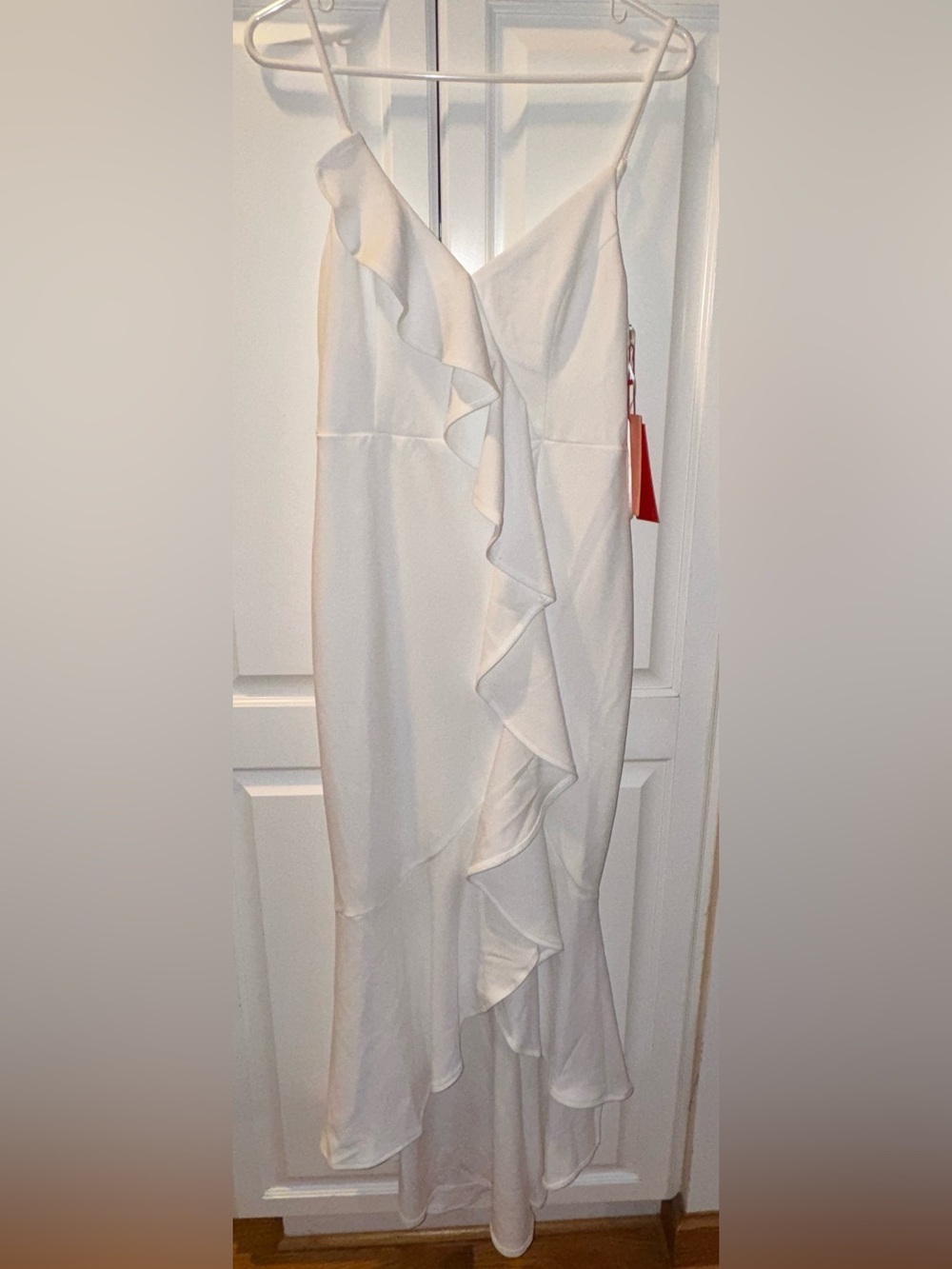 NWT Vow’D White Long Ruffled Gown Size 8